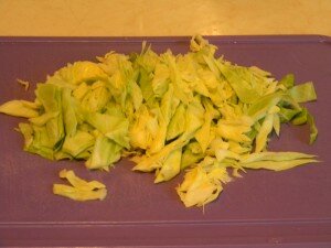 Салат со свежей капустой и огурцом 1